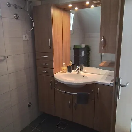 Apartment Kuca-sadele *