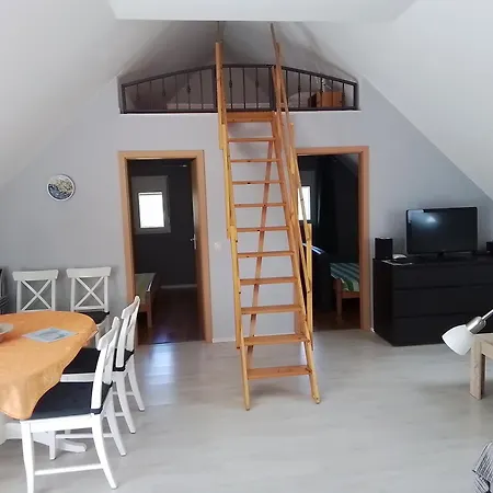Apartment Kuca-sadele *
